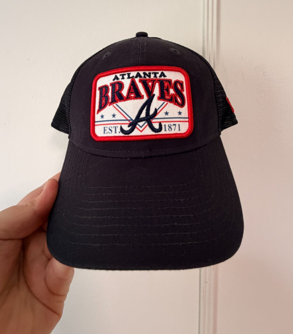 New Era 9FORTY Atlanta Braves Trucker Hat Mens Navy Blue Snapback Baseball Cap